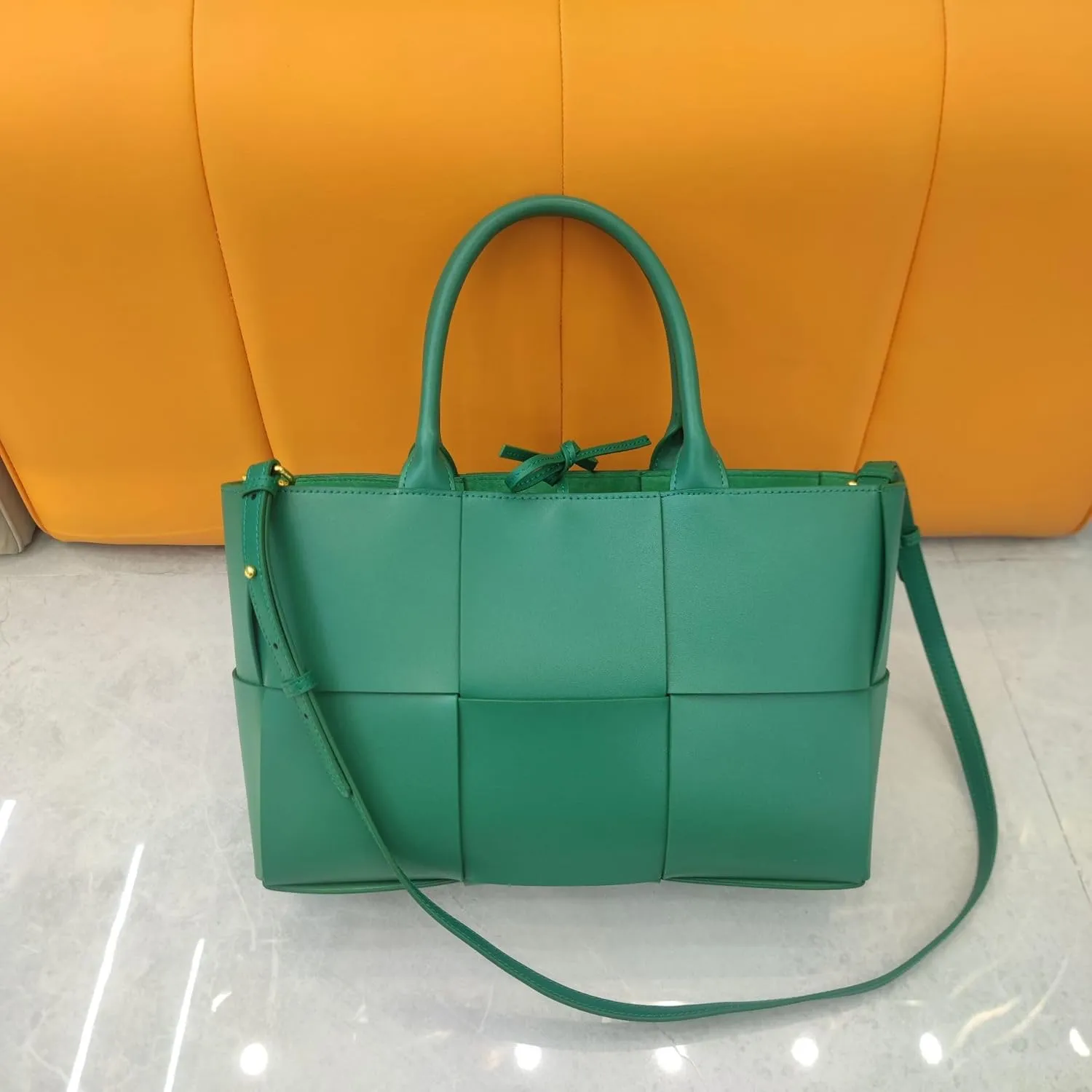 Elegant Cowhide Leather Hand Woven Tote Handbag – Large Shoulder Bag for Commuting