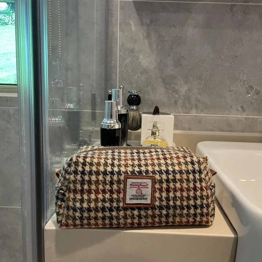 Harris Tweed Wool Cosmetic Bag, Large Capacity Scottish Tartan Handmade Makeup Organizer, Stain-Resistant Travel Toiletry Pouch for Women （No.614）