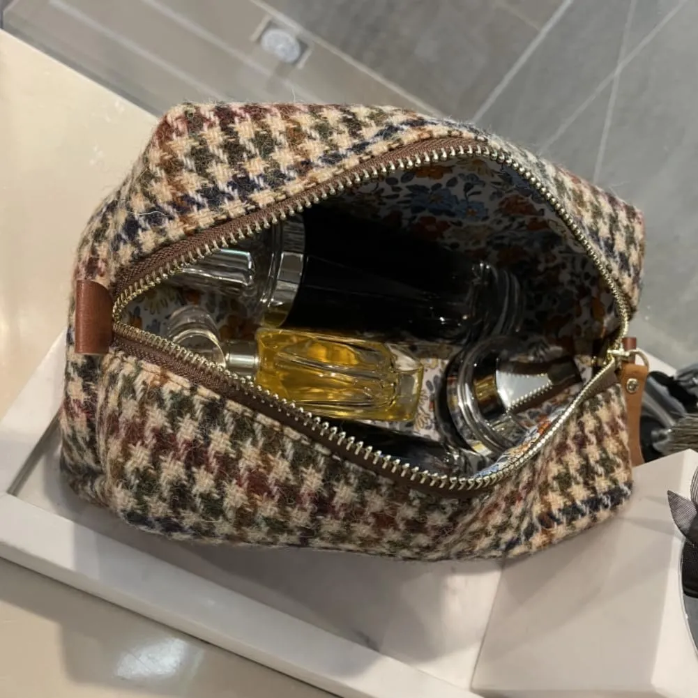 Harris Tweed Wool Cosmetic Bag, Large Capacity Scottish Tartan Handmade Makeup Organizer, Stain-Resistant Travel Toiletry Pouch for Women （No.614）