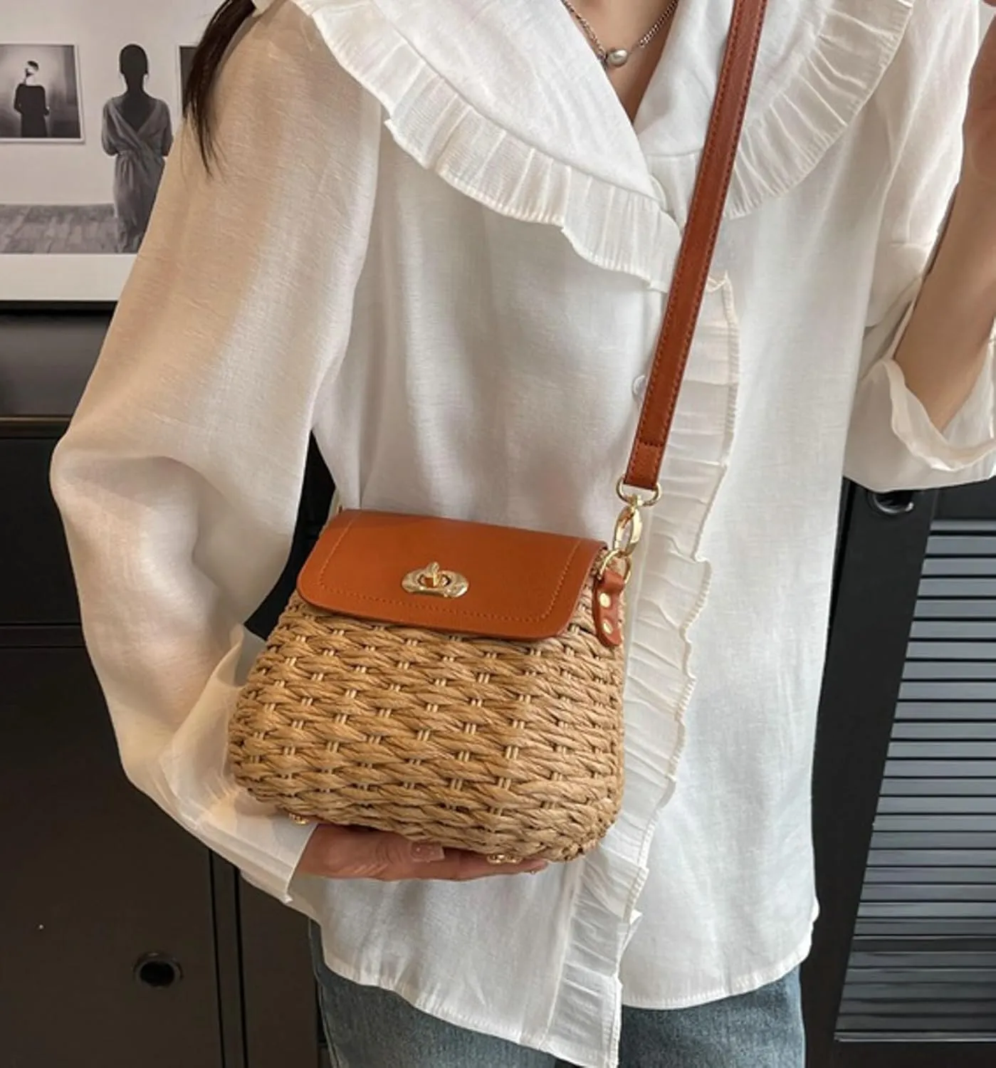 Obosoyo 2025 Trendy Woven Straw Crossbody Bag Women Small Square Shoulder Bag Summer Beach Daily Use Twist Bag