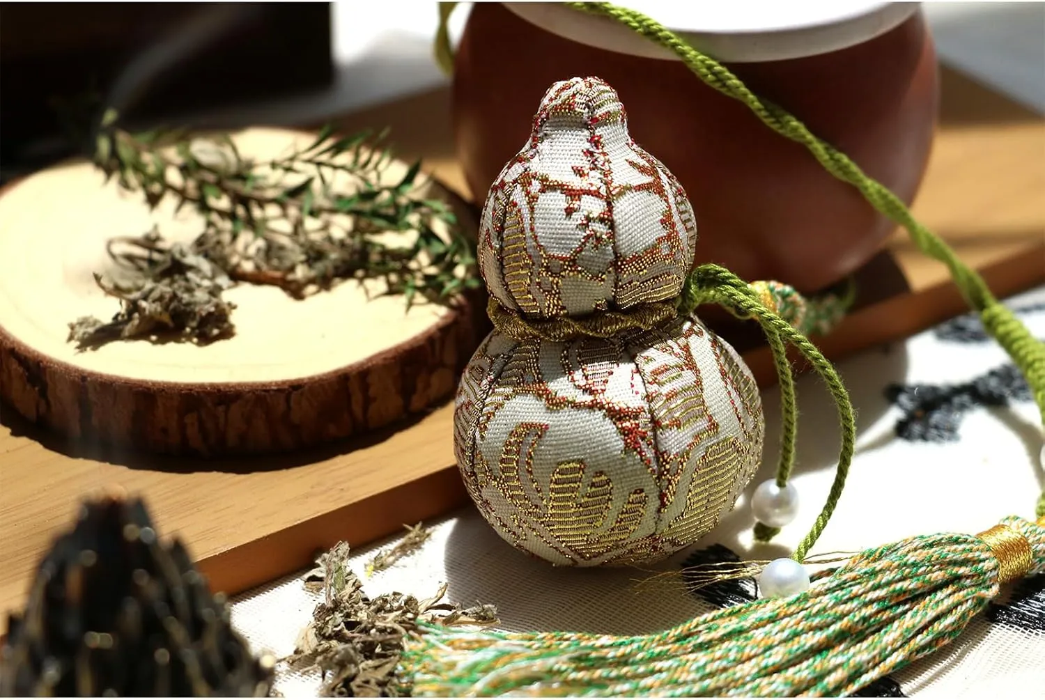 Ornament Car Interior Accessories for BYD Yuan PRO EV MK1 2016-2025,Pure Hand-Woven A Mysterious Gift from The East,Beautiful Exquisite Hanging Or bagleather Bag Charm,Tassel Handle Rope