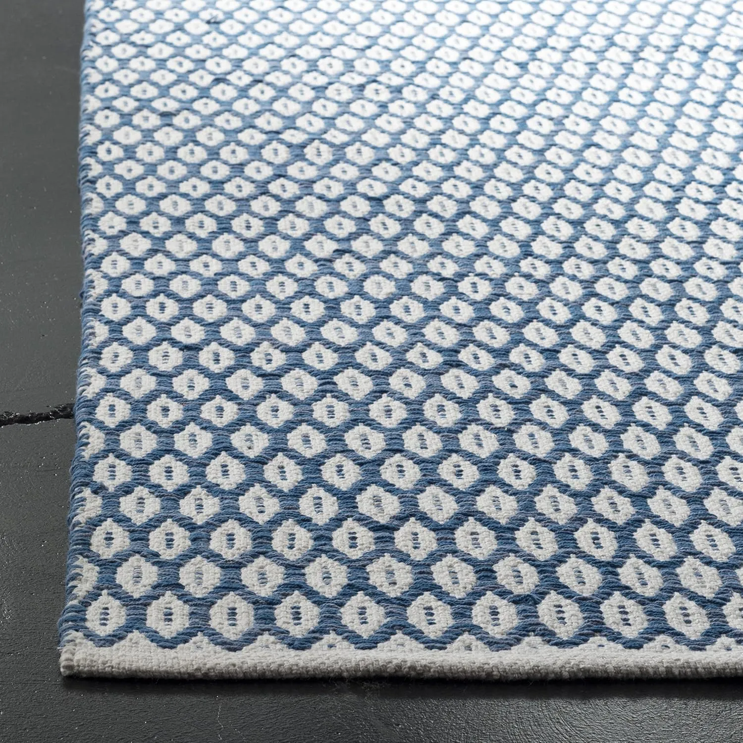 SAFAVIEH Area Rug 8x10 - Montauk Collection - Large - Blue & Ivory, Handmade Cotton, Ideal for Living Room, Bedroom, Office, Dining Space (MTK608B)