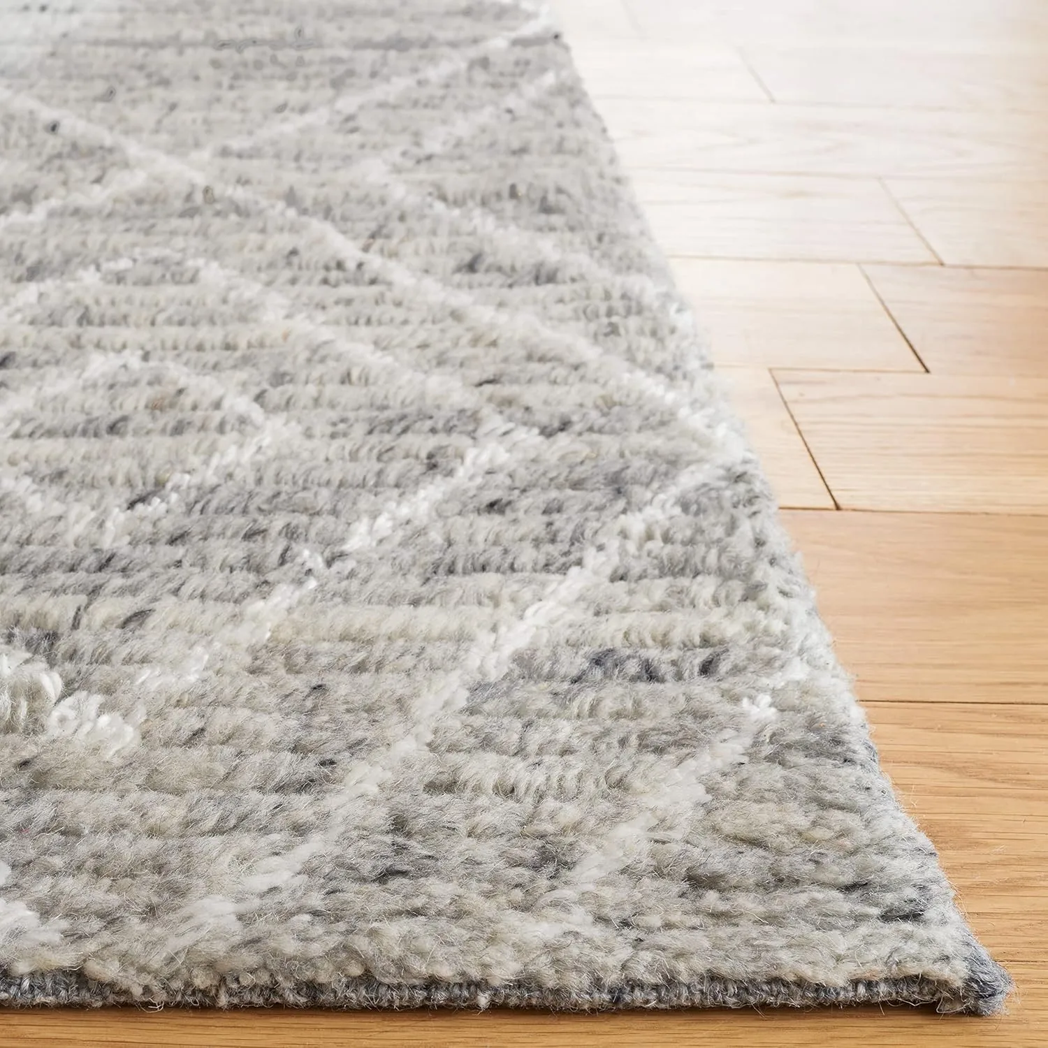 SAFAVIEH Kenya Collection Runner Rug - 2'3" x 9', Grey & Ivory, Handmade Moroccan Boho Trellis Wool, Ideal for High Traffic Areas in Living Room, Bedroom (KNY778F)