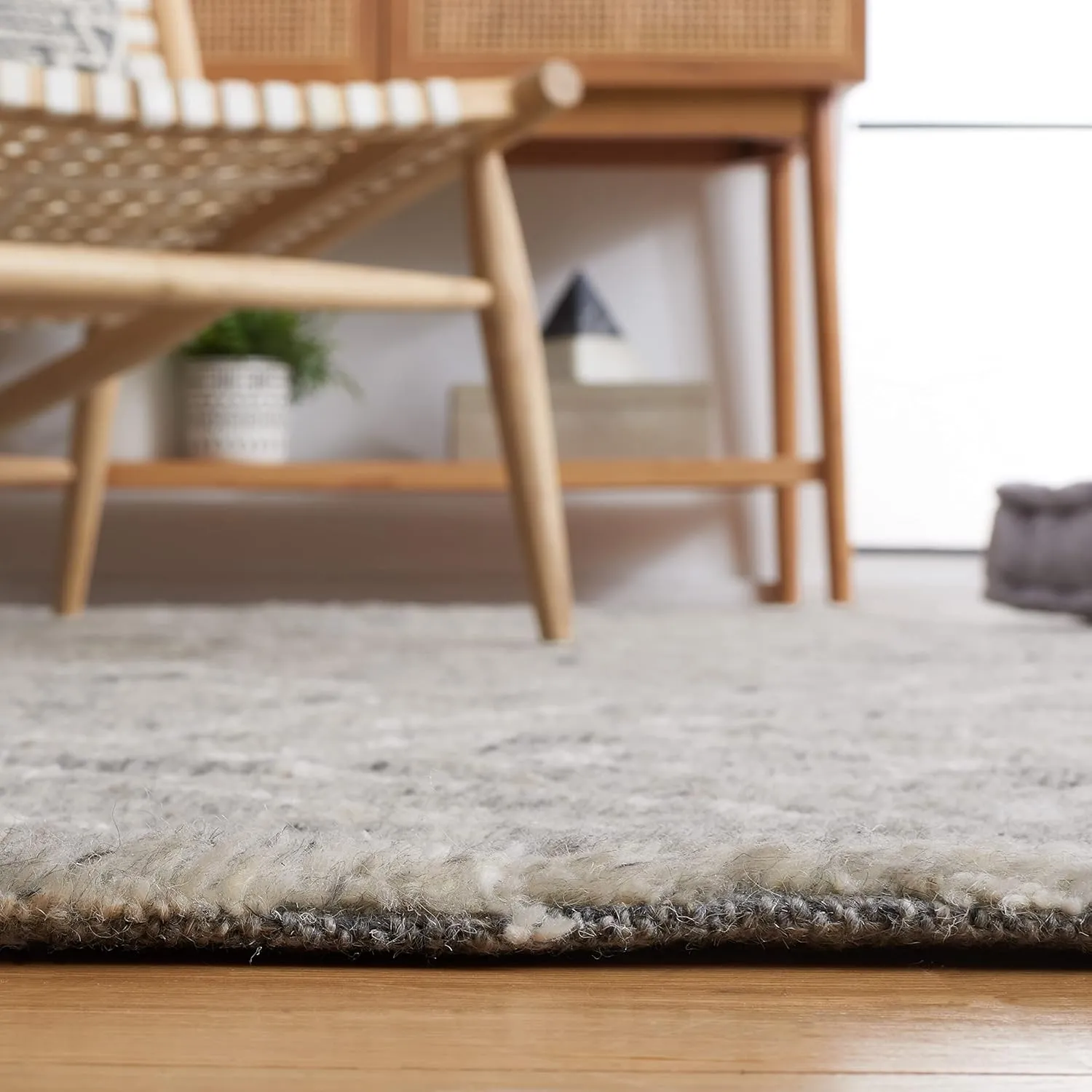 SAFAVIEH Kenya Collection Runner Rug - 2'3" x 9', Grey & Ivory, Handmade Moroccan Boho Trellis Wool, Ideal for High Traffic Areas in Living Room, Bedroom (KNY778F)