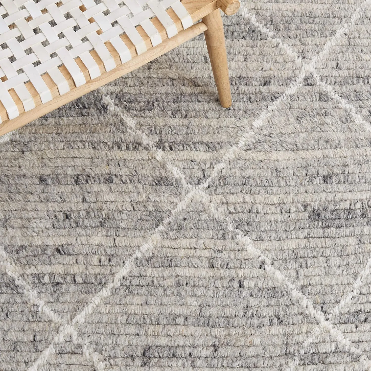 SAFAVIEH Kenya Collection Runner Rug - 2'3" x 9', Grey & Ivory, Handmade Moroccan Boho Trellis Wool, Ideal for High Traffic Areas in Living Room, Bedroom (KNY778F)