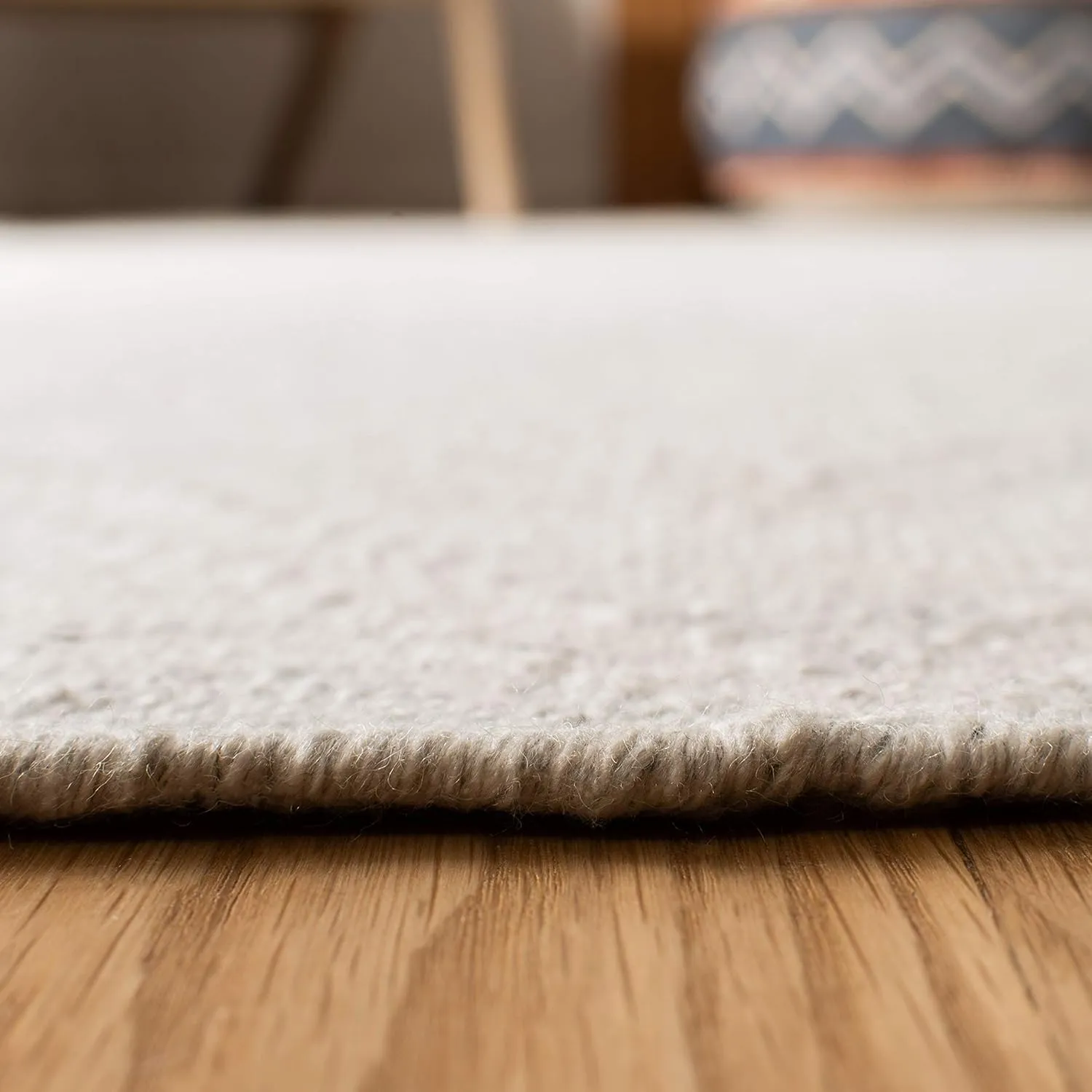 SAFAVIEH Kilim Collection Area Rug - 5' x 8', Ivory & Ivory, Handmade Moroccan Viscose, Ideal for High Traffic Areas in Living Room, Bedroom (KLM516B)