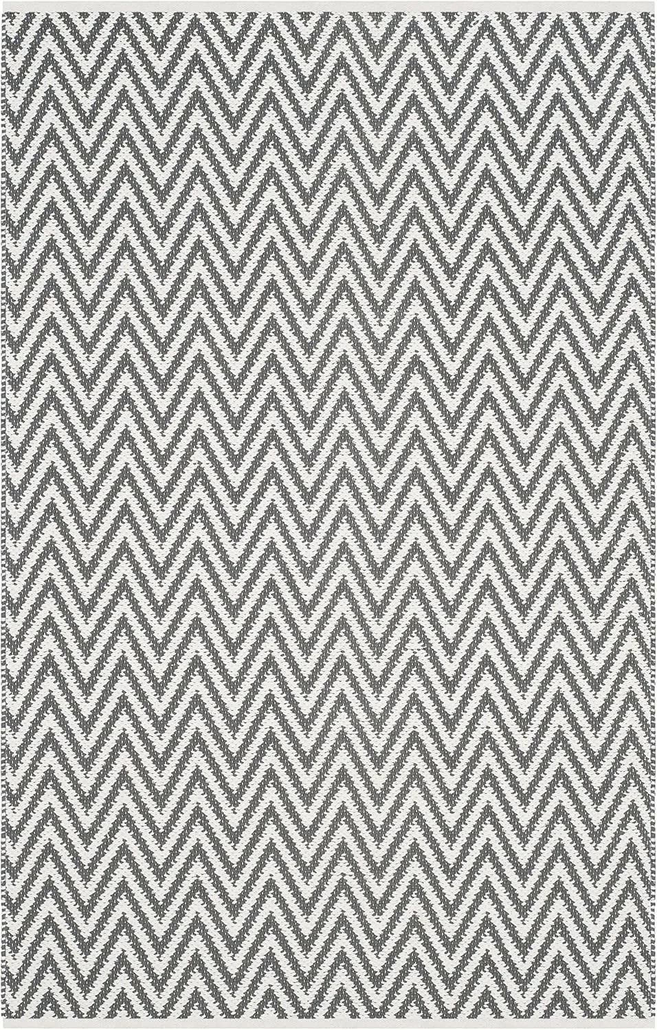 SAFAVIEH Montauk Collection Accent Rug - 3' x 5', Grey & Ivory, Handmade Chevron Cotton, Ideal for High Traffic Areas in Entryway, Living Room, Bedroom (MTK812A)
