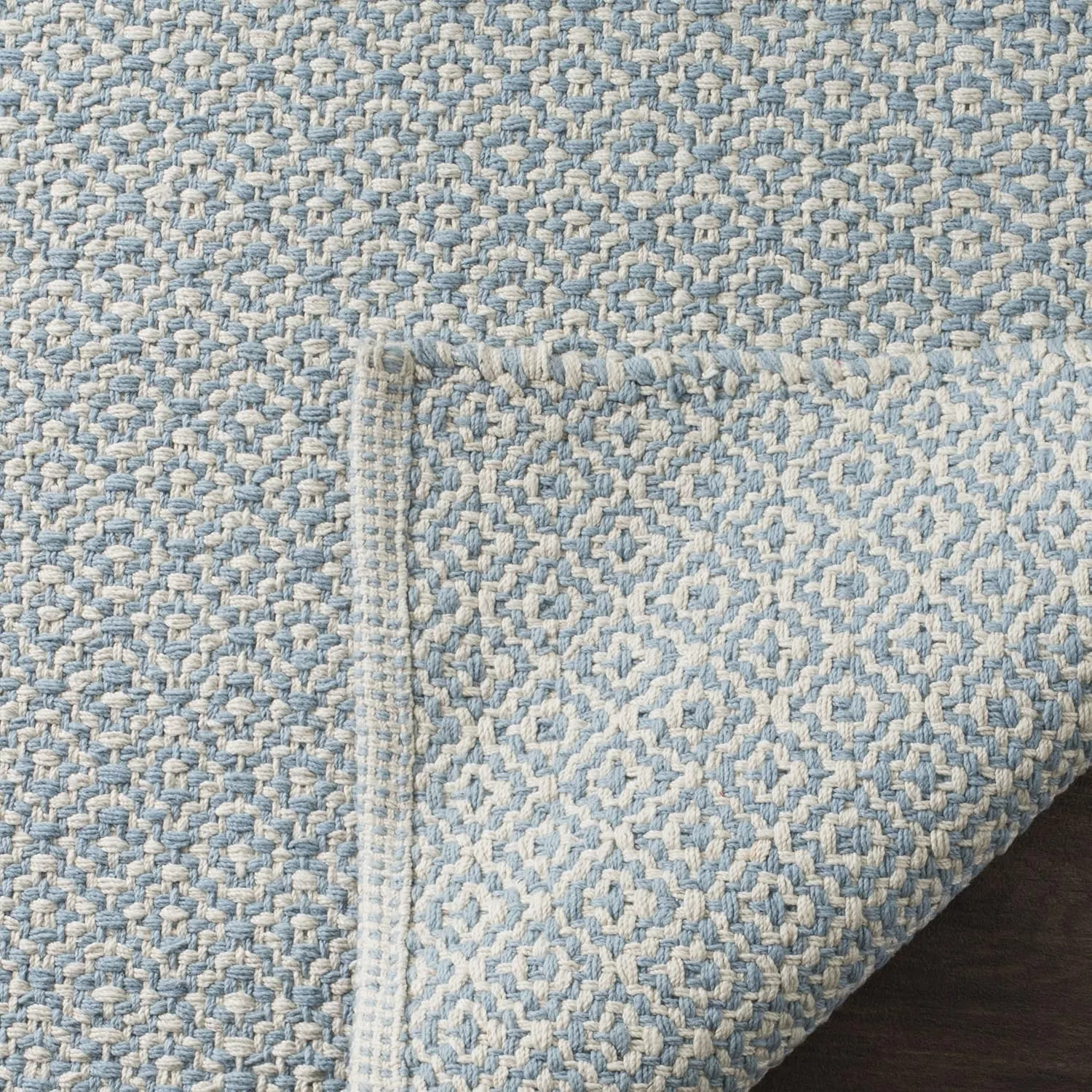 SAFAVIEH Montauk Collection Area Rug - 5' x 7', Ivory & Light Blue, Handmade Cotton, Ideal for High Traffic Areas in Living Room, Bedroom (MTK717B)