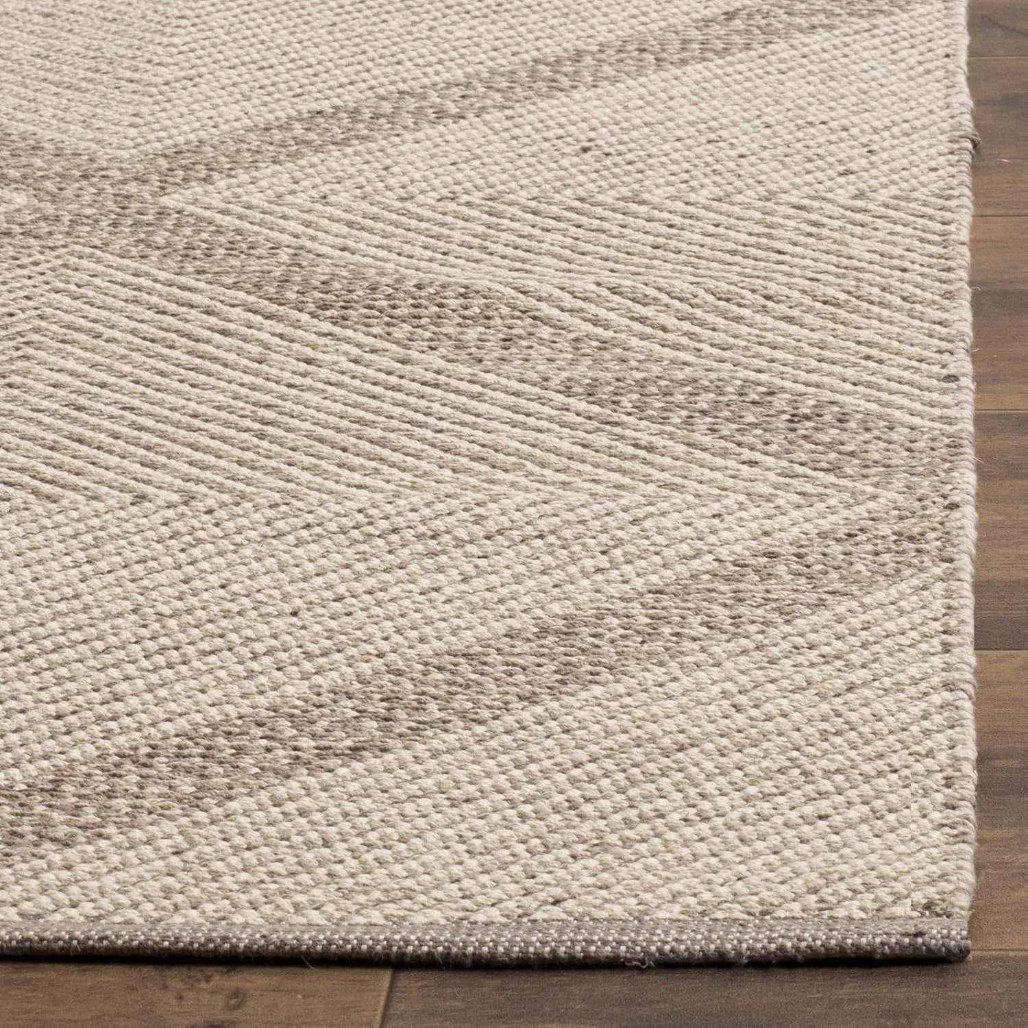 SAFAVIEH Montauk Collection Area Rug - 9' x 12', Grey, Handmade Cotton, Ideal for High Traffic Areas in Living Room, Bedroom (MTK821A)