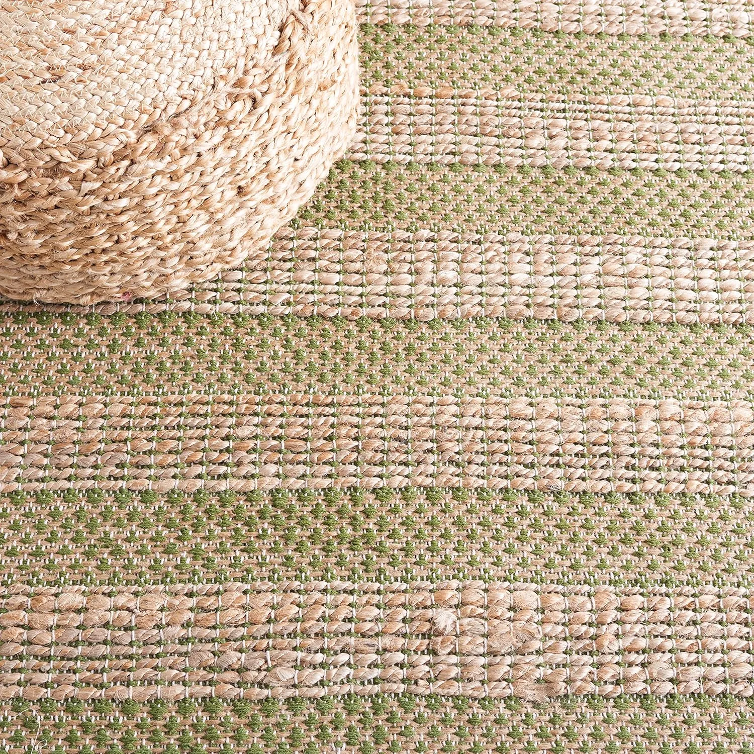 SAFAVIEH Natural Fiber Collection Area Rug - 8' x 10', Green & Natural, Handmade Boho Farmhouse Rustic Jute & Cotton Jute, Ideal for High Traffic Areas in Living Room, Bedroom (NFB654Y)