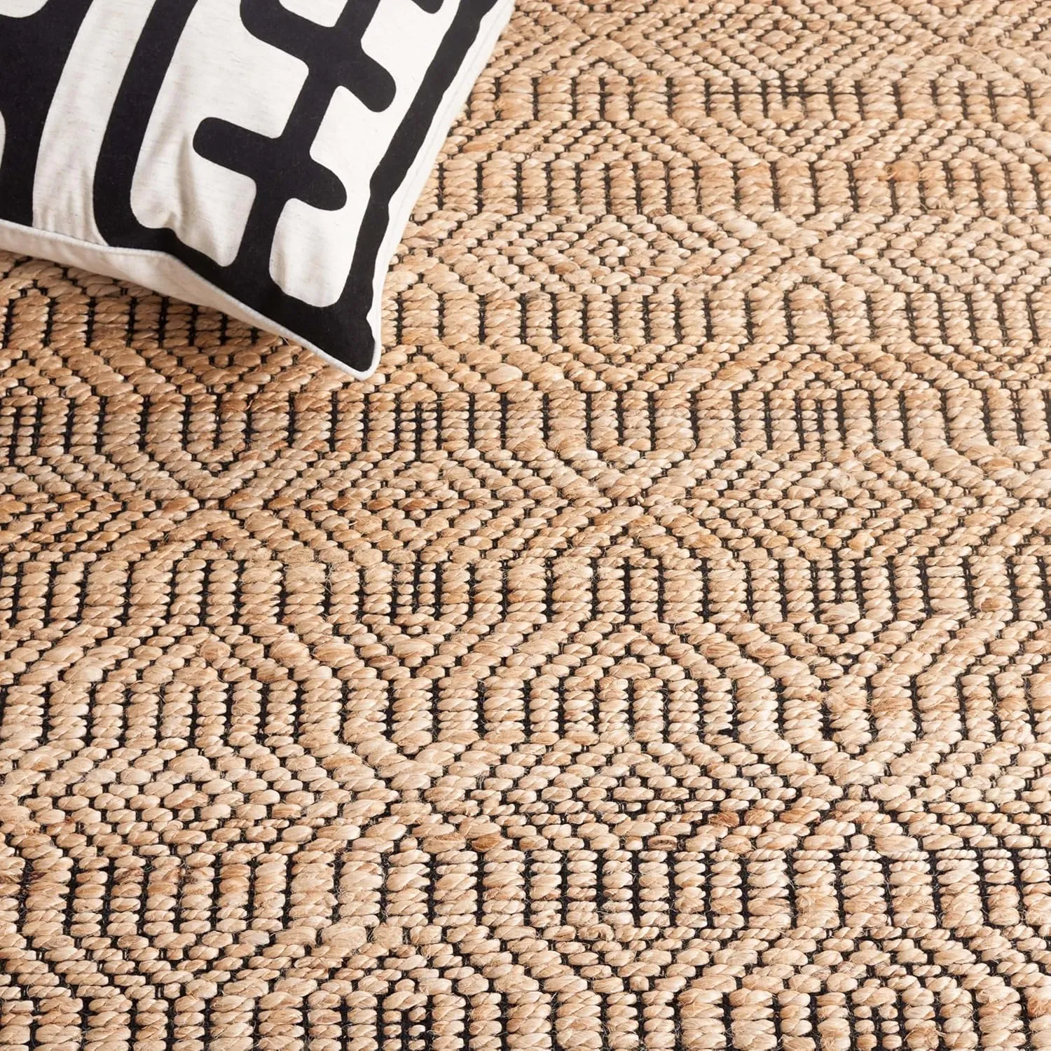 SAFAVIEH Natural Fiber Collection Runner - 2'3" x 8', Natural & Black, Handmade Jute, Ideal for The Living Room, Dining, Bedroom (NFB659Z)