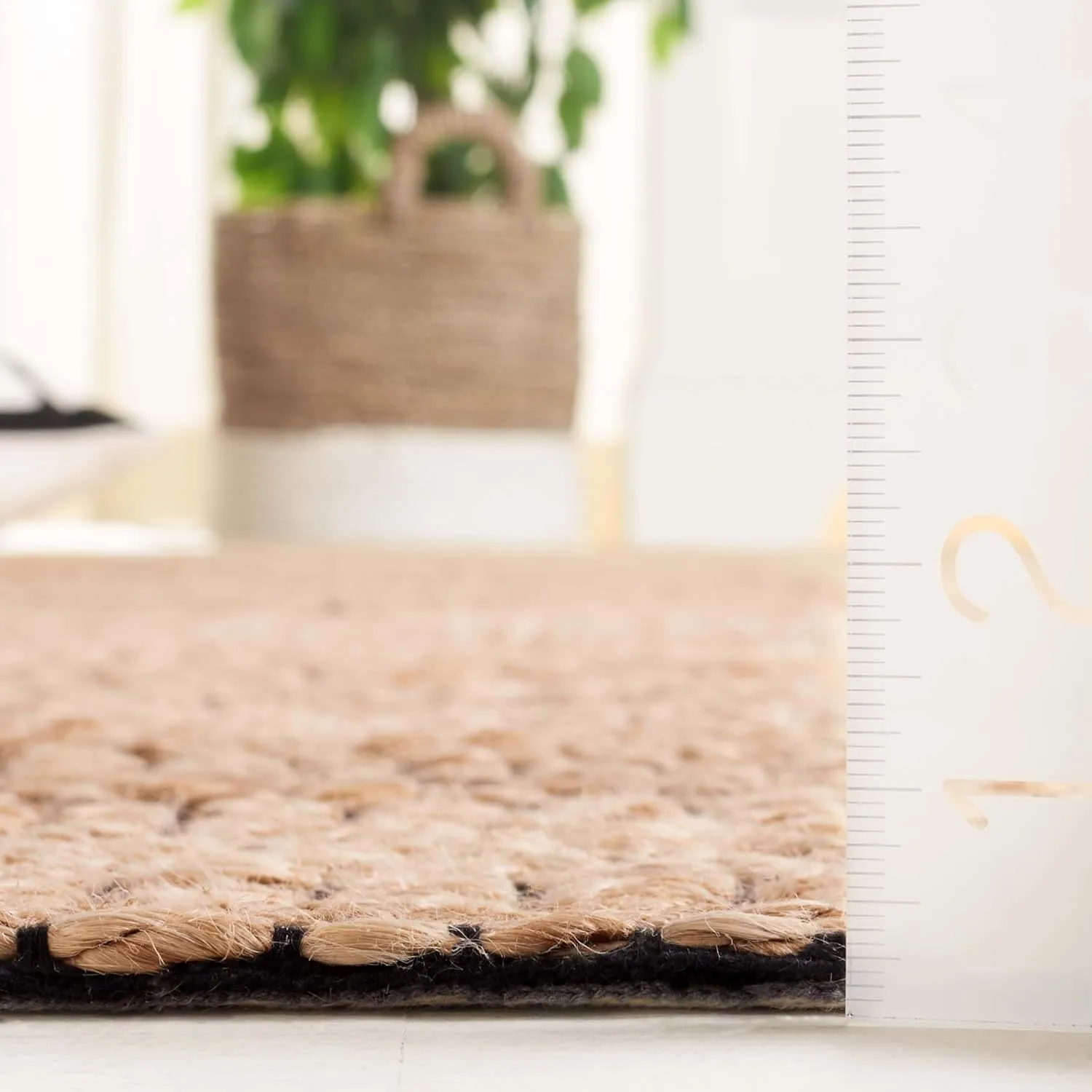 SAFAVIEH Natural Fiber Collection Runner - 2'3" x 8', Natural & Black, Handmade Jute, Ideal for The Living Room, Dining, Bedroom (NFB659Z)