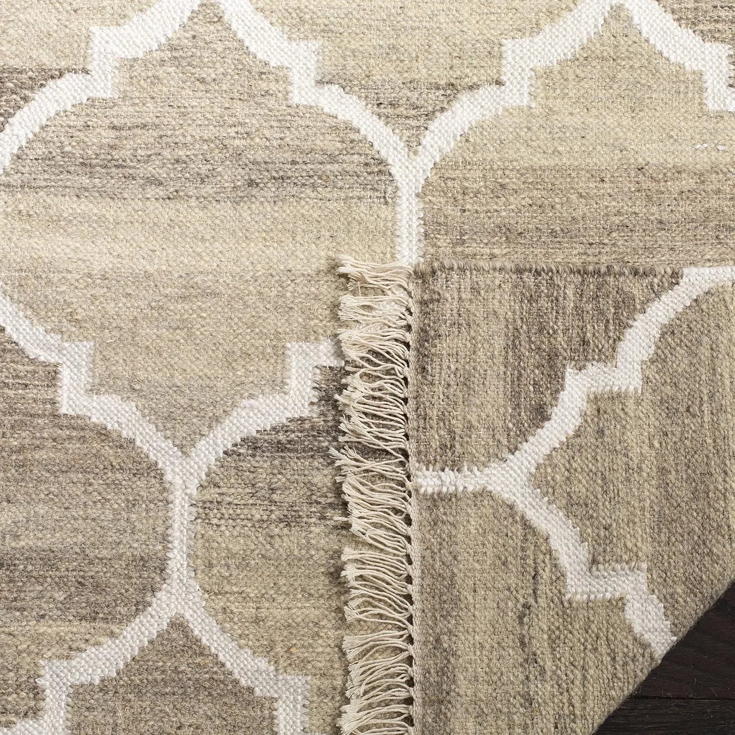 SAFAVIEH Natural Kilim Collection Runner Rug - 2'3" x 10', Light Grey & Ivory, Handmade Moroccan Boho Trellis Wool & Viscose, Ideal for High Traffic Areas in Living Room, Bedroom (NKM317A)