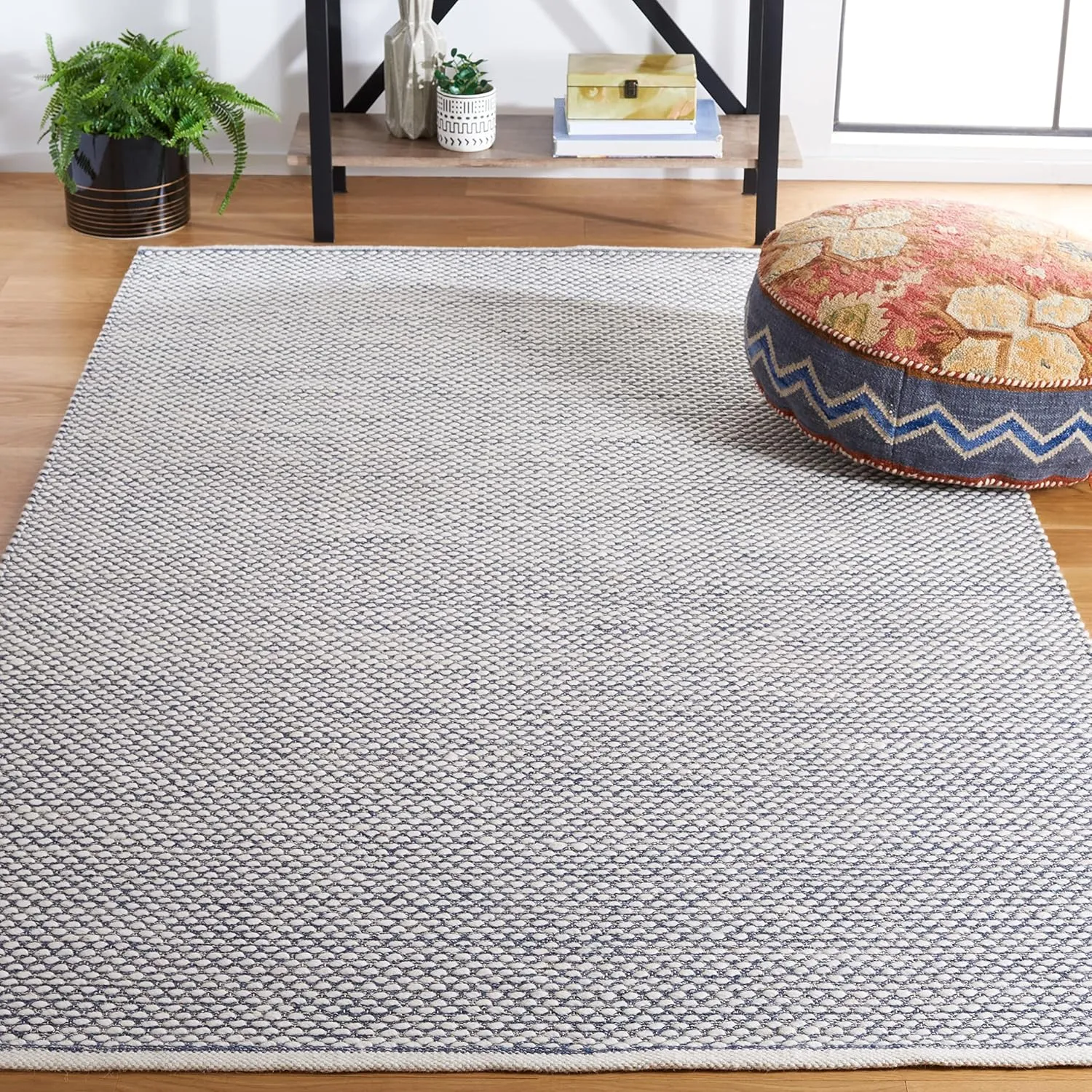SAFAVIEH Vermont Collection Area Rug - 6' x 9', Navy, Handmade Wool & Cotton, Ideal for High Traffic Areas in Living Room, Bedroom (VRM650N)