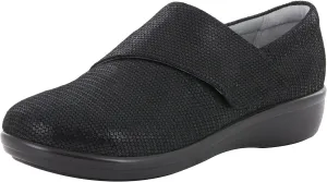 TRAQ by Alegria Qin Womens Smart Walking Shoe