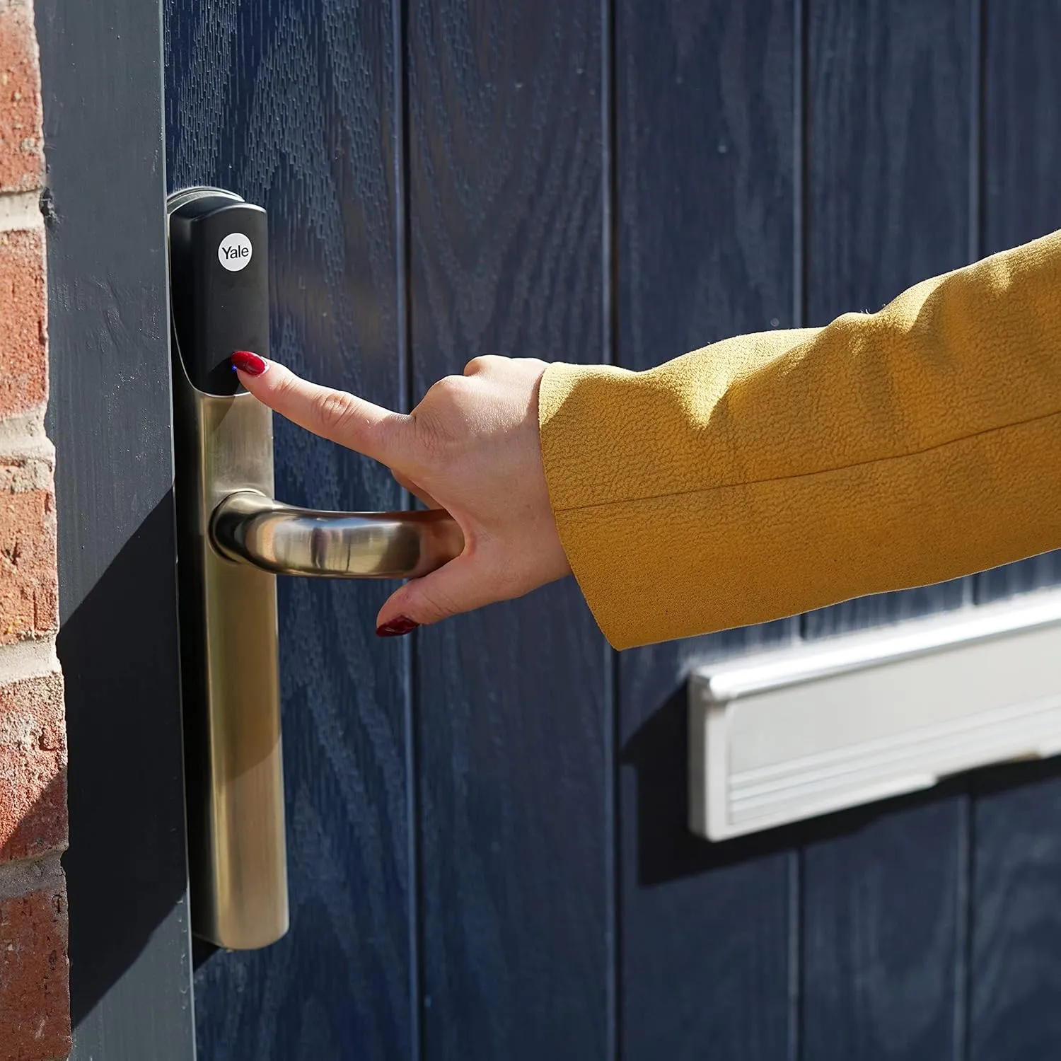 Yale SD-L1000-PB Conexis L1 Smart Keyless Door Handle for Home Security, Remote Lock/Unlock, App Control, Key Card and Phone Tag Included, Polished Brass Finish [BSI Approved]